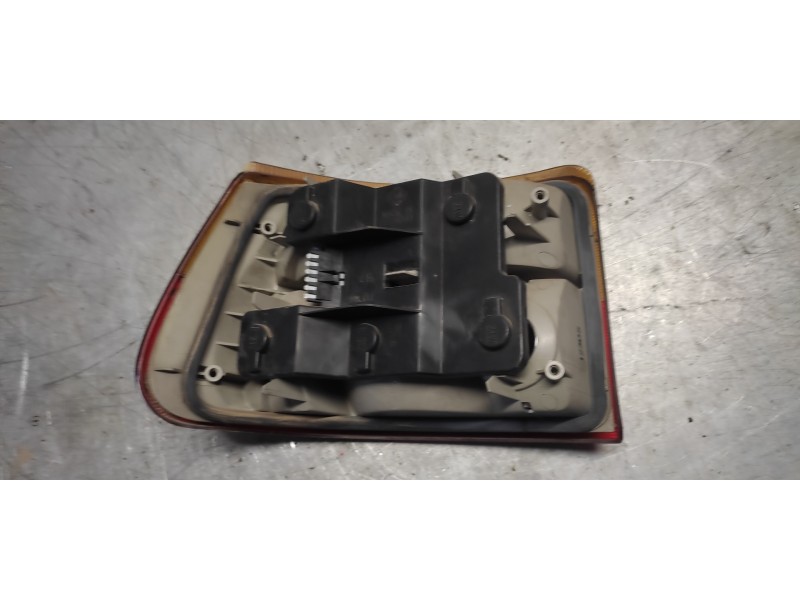 Recambio de piloto trasero derecho para opel astra f berlina básico referencia OEM IAM 394448  