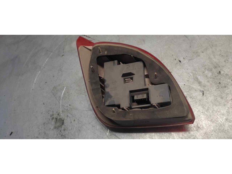 Recambio de piloto trasero derecho para ford fiesta berlina (dx) 1.25 16v cat referencia OEM IAM   