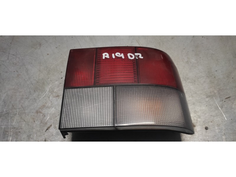 Recambio de piloto trasero derecho para renault 19 hatchback (b/c53) gtd referencia OEM IAM   