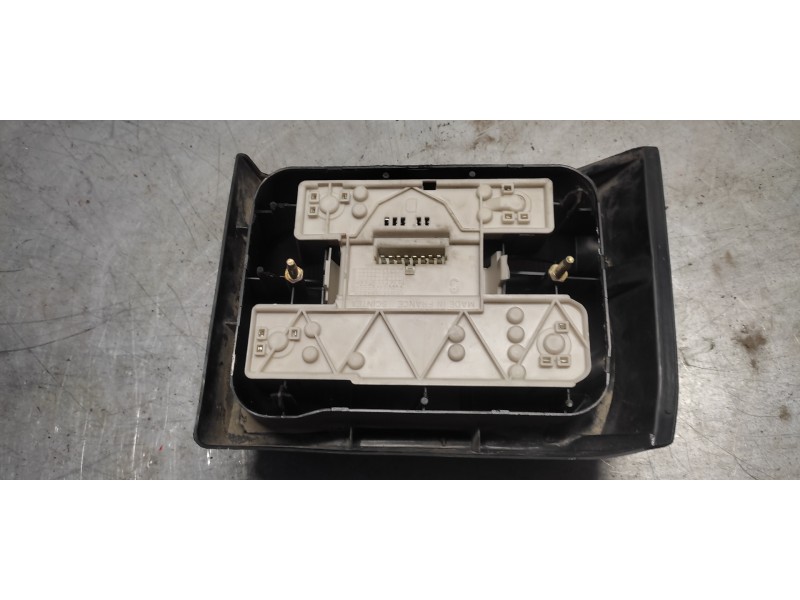 Recambio de piloto trasero derecho para renault 19 hatchback (b/c53) gtd referencia OEM IAM   