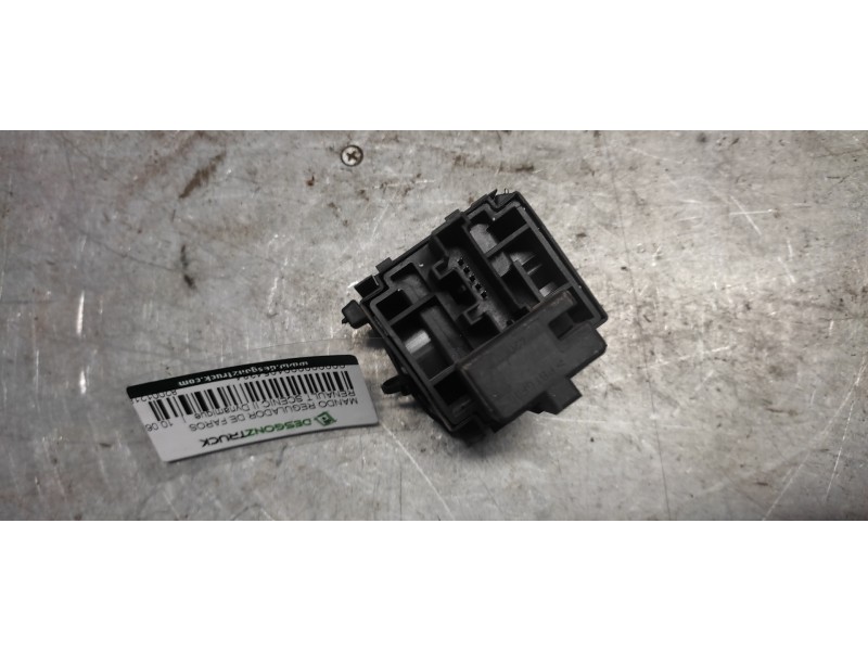 Recambio de mando regulador de faros para renault scenic ii dynamique referencia OEM IAM 8200121805  