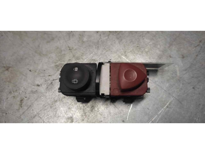 Recambio de warning para renault megane ii berlina 5p confort dynamique referencia OEM IAM 8200095493  