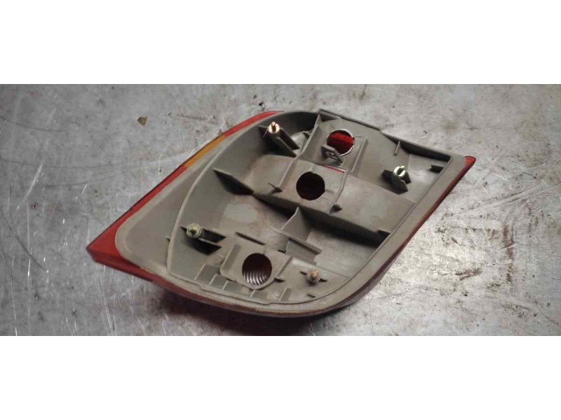 Recambio de piloto trasero izquierdo para ford fiesta berlina 1.25 16v cat referencia OEM IAM   