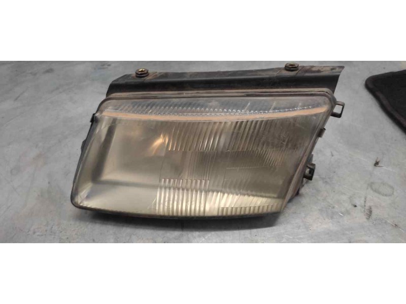 Recambio de faro izquierdo para volkswagen passat berlina (3b2) comfortline referencia OEM IAM   4 PINS