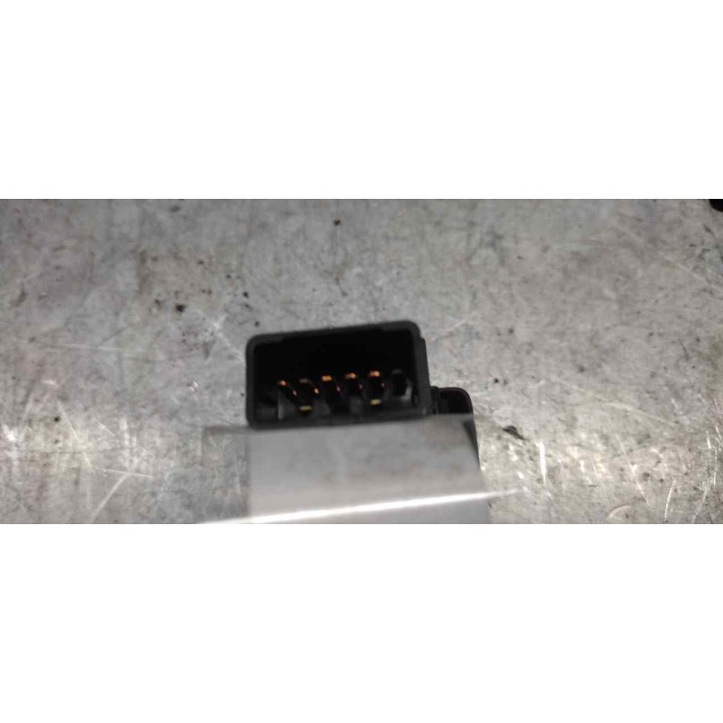 Recambio de warning para kia sportage ex referencia OEM IAM   8 PINS