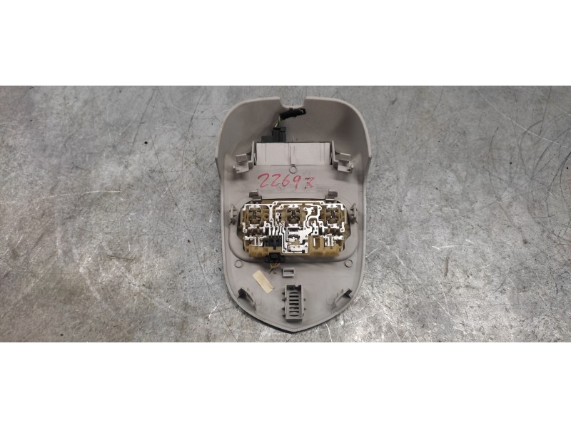 Recambio de luz interior para peugeot 308 sport referencia OEM IAM 9681370177  