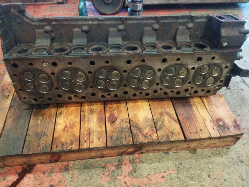 Recambio de culata para renault premium route 2006 fas 4x2 larga distancia referencia OEM IAM 20464480  