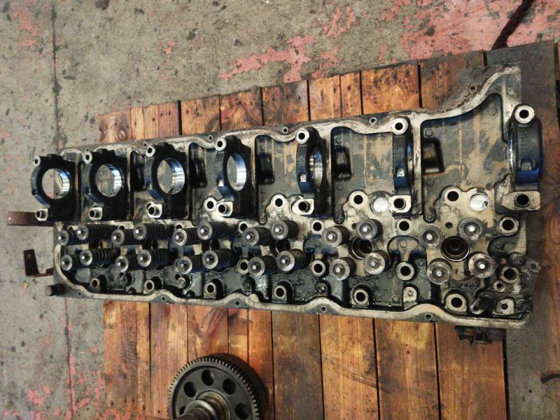 Recambio de culata para renault premium route 2006 fas 4x2 larga distancia referencia OEM IAM 20464480  