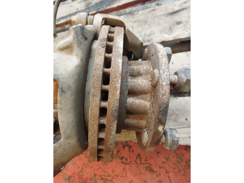 Recambio de buje delantero para isuzu npr npr 77 g referencia OEM IAM 8-97035-160-0 8-97017-193-0 8-97168-460-0