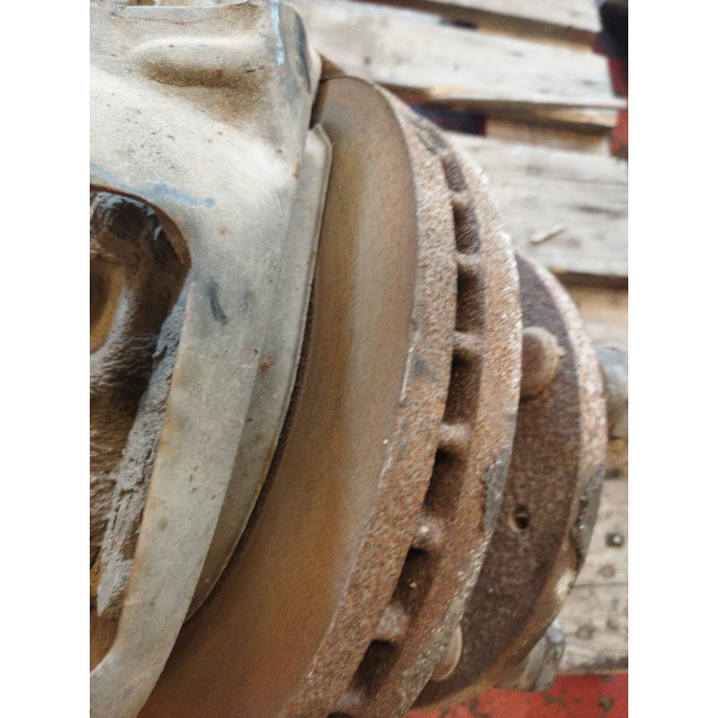 Recambio de buje delantero para isuzu npr npr 77 g referencia OEM IAM 8-97035-160-0 8-97017-193-0 8-97168-460-0