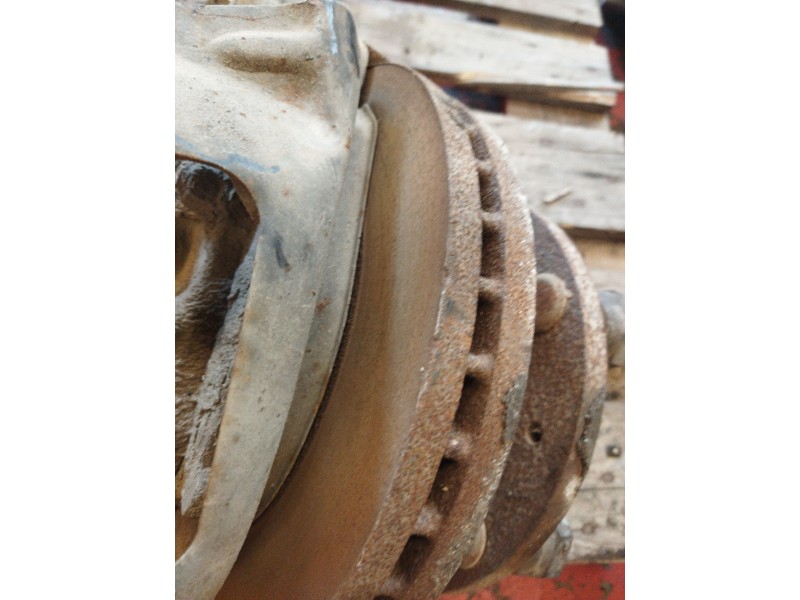 Recambio de buje delantero para isuzu npr npr 77 g referencia OEM IAM 8-97035-160-0 8-97017-193-0 8-97168-460-0