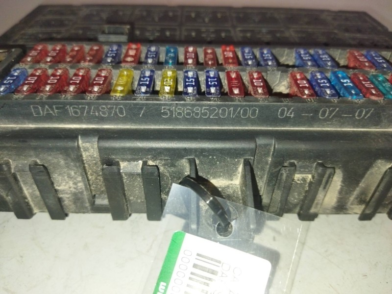 Recambio de caja reles / fusibles para daf serie xf105.xxx fsa 4x2 space-cab referencia OEM IAM 1674870  