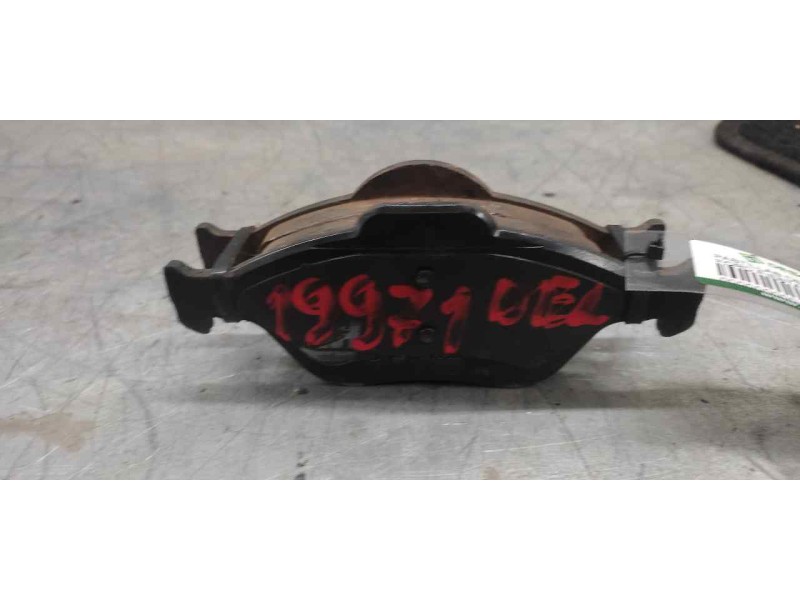 Recambio de pastillas de freno delanteras para ford fiesta (cbk) ambiente referencia OEM IAM 90R01112200  