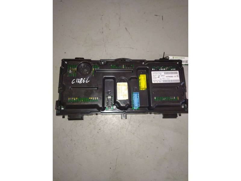 Recambio de cuadro instrumentos para renault magnum ab 2005 12.8 diesel referencia OEM IAM 7421843952  