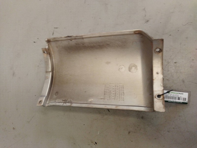 Recambio de deflector izquierdo para nissan trucks atleon 140 referencia OEM IAM 623819X000 623819X001 