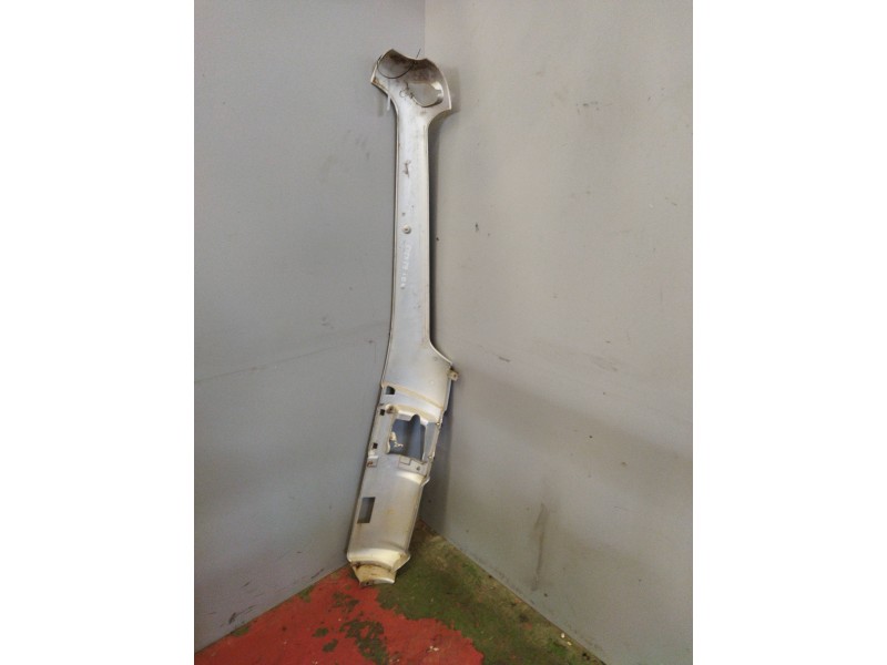 Recambio de moldura luna delantera para nissan trucks atleon 140 referencia OEM IAM 612639X005 612639X004 DEFLECTOR IZQUIERDA