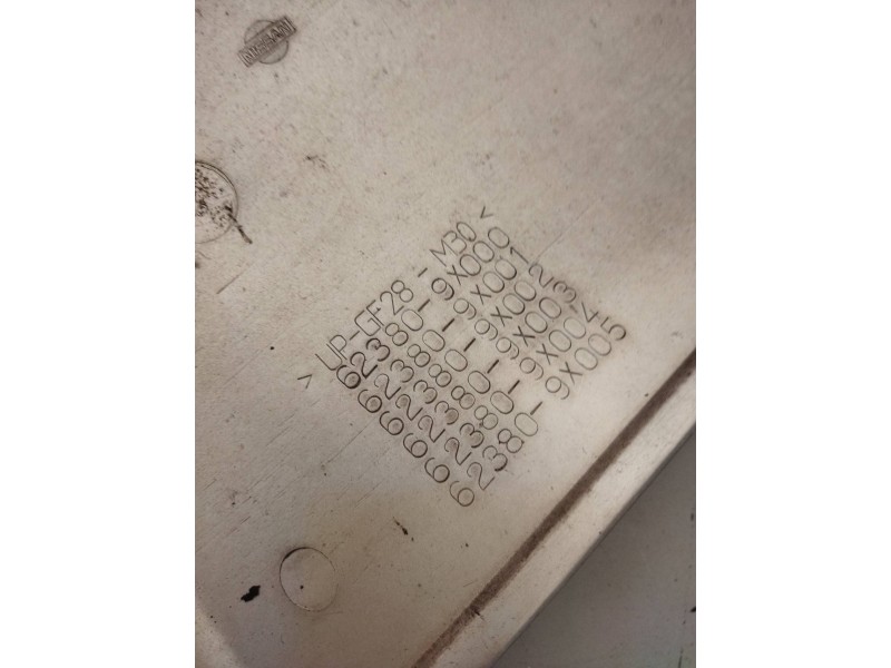 Recambio de deflector derecho para nissan trucks atleon 140 referencia OEM IAM 623809X000 623809X001 693809X002