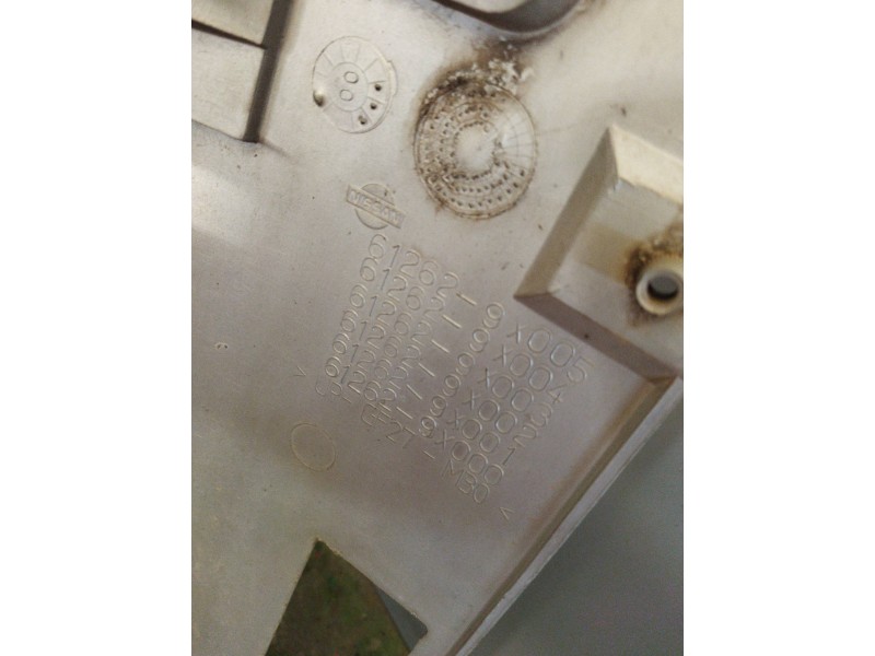 Recambio de moldura luna delantera para nissan trucks atleon 140 referencia OEM IAM 612629X005 612629X004 DEFLECTOR DERECHO