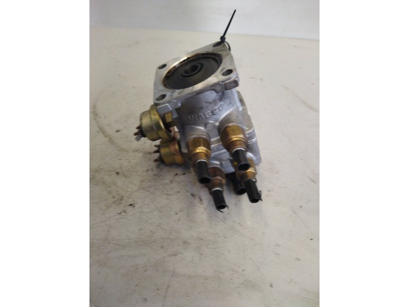 Recambio de valvula aire para nissan trucks atleon 140 referencia OEM IAM 4613150420  VALVULA TRANSMISOR DE FRENO