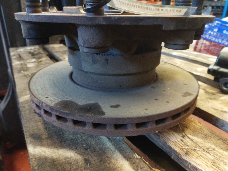 Recambio de buje delantero para volvo fl 611 5.5 diesel referencia OEM IAM 3954171  