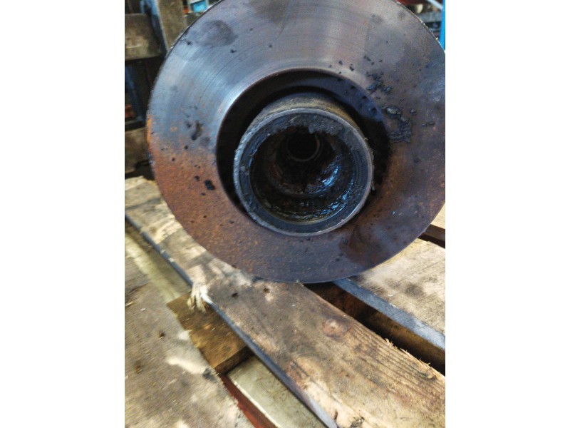 Recambio de buje delantero para volvo fl 611 5.5 diesel referencia OEM IAM 3954171  