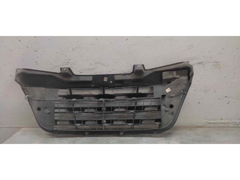 Recambio de rejilla delantera central para renault master kofferaufbau l3h1 3,5t referencia OEM IAM   