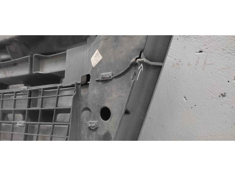 Recambio de rejilla delantera central para renault master kofferaufbau l3h1 3,5t referencia OEM IAM   