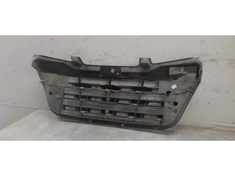 Recambio de rejilla delantera central para renault master kofferaufbau l3h1 3,5t referencia OEM IAM   
