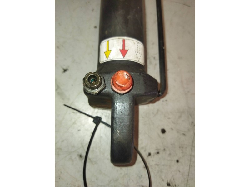 Recambio de brazo elevacion cabina para renault magnum ab 2005 12.8 diesel referencia OEM IAM 5010629264  