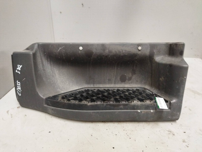 Recambio de peldaño izquierdo para renault midlum referencia OEM IAM 84585653 50142210 