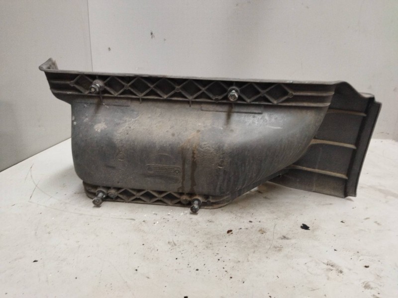 Recambio de peldaño izquierdo para renault midlum referencia OEM IAM 84585653 50142210 