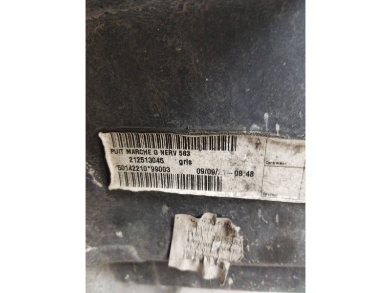 Recambio de peldaño izquierdo para renault midlum referencia OEM IAM 84585653 50142210 