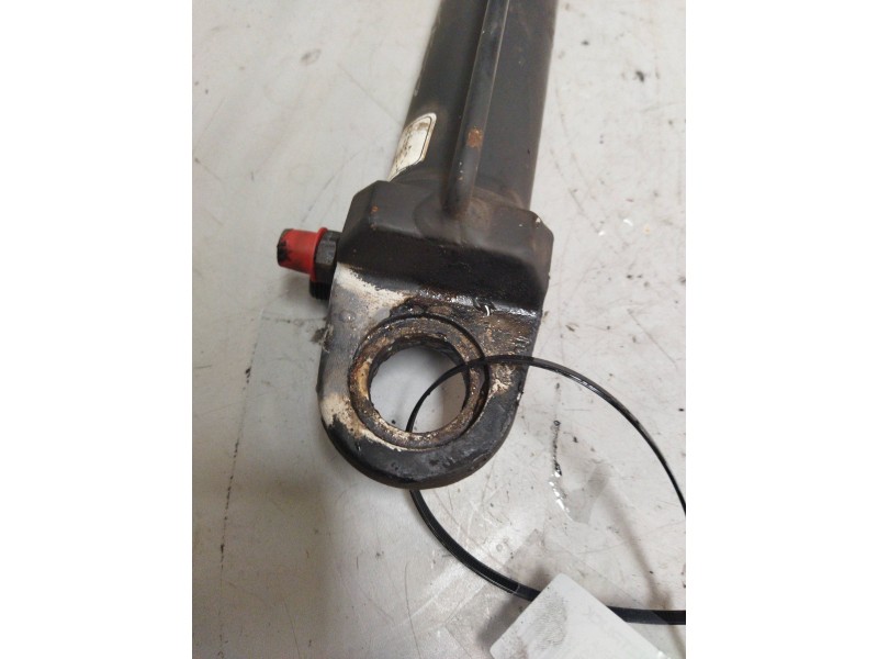 Recambio de brazo elevacion cabina para renault magnum ab 2005 12.8 diesel referencia OEM IAM 5010629264  