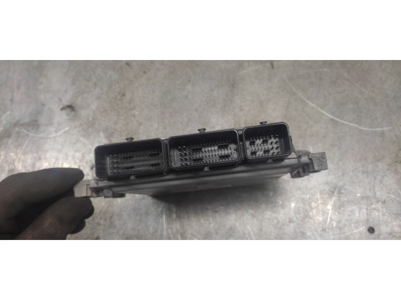 Recambio de centralita motor uce para renault megane iii berlina 5 p dynamique referencia OEM IAM 237100307R S180067106A 