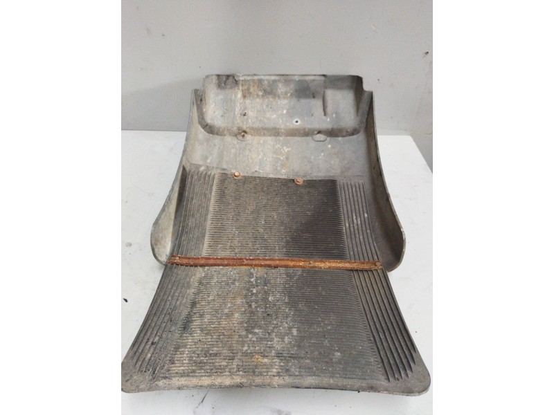 Recambio de guardabarros delantero derecho para nissan trucks atleon 165 referencia OEM IAM   