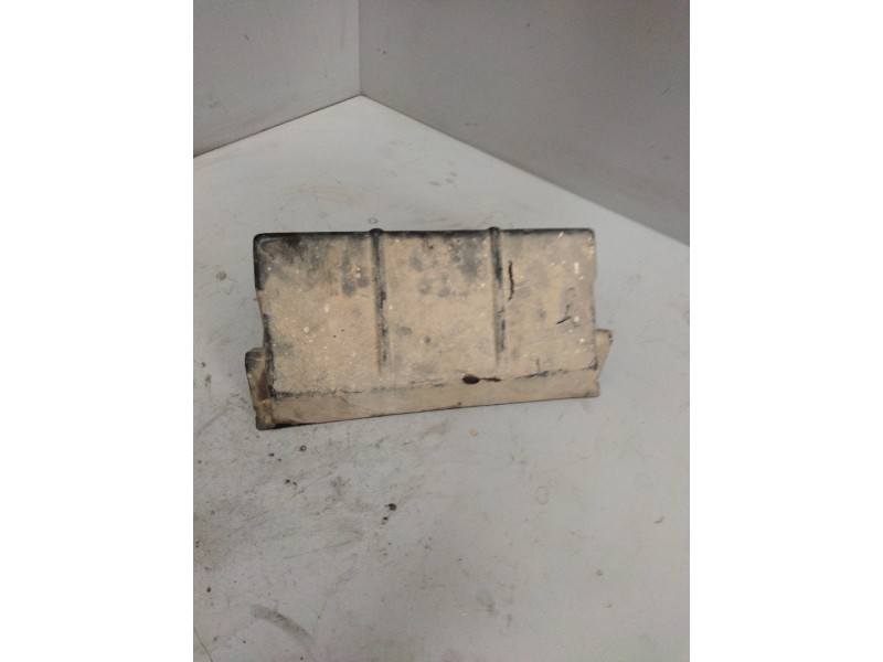 Recambio de tapa bateria para nissan trucks l35.09 ... referencia OEM IAM   