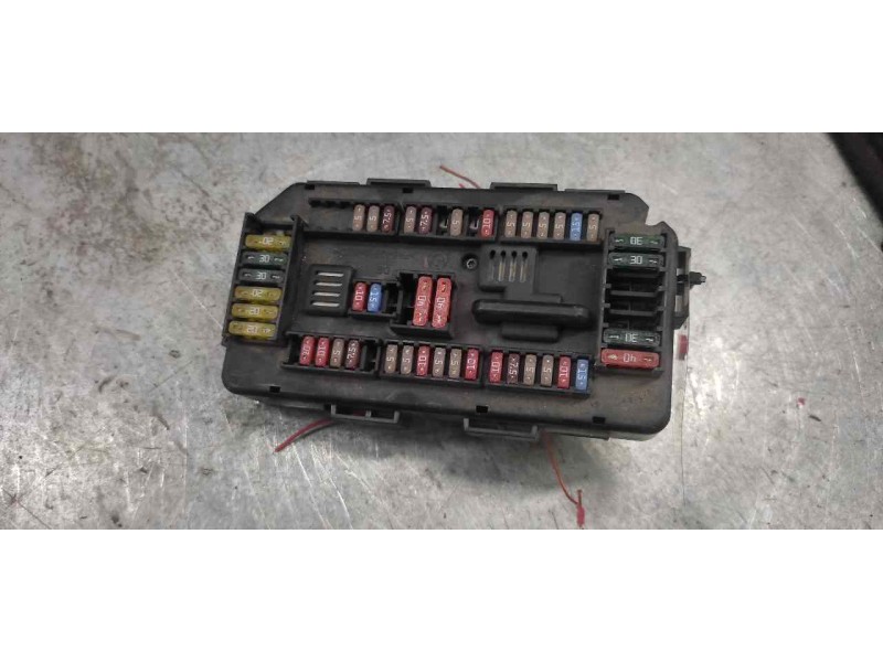 Recambio de caja reles / fusibles para bmw serie 1 lim. (f20) 118d referencia OEM IAM 6114922487903  