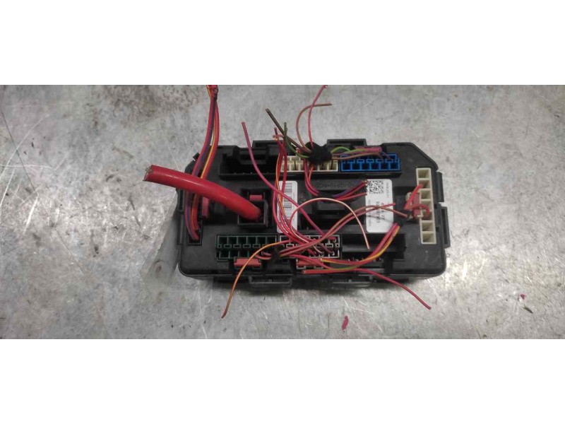 Recambio de caja reles / fusibles para bmw serie 1 lim. (f20) 118d referencia OEM IAM 6114922487903  