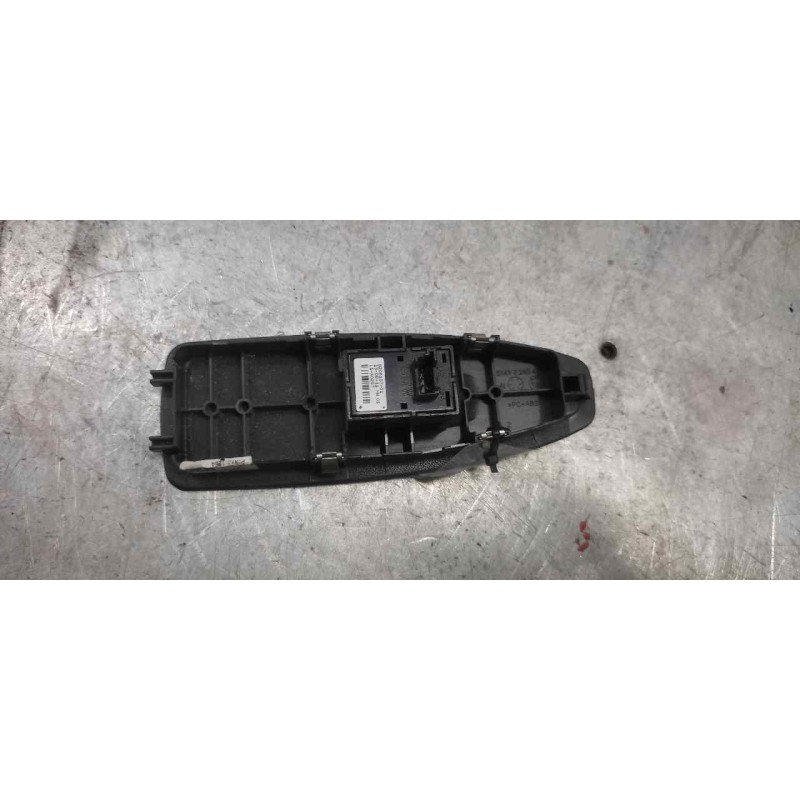 Recambio de mando elevalunas delantero derecho para bmw serie 1 lim. (f20) 118d referencia OEM IAM 920810701 3 PINS 