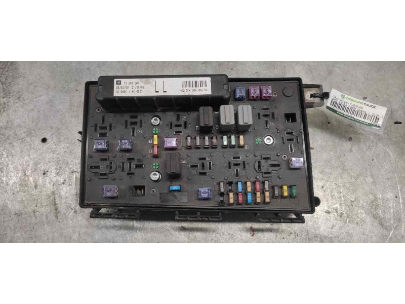 Recambio de caja reles / fusibles para opel astra h ber. cosmo referencia OEM IAM 13268302 5DK00946450 