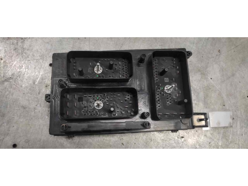 Recambio de caja reles / fusibles para opel astra h ber. cosmo referencia OEM IAM 13268302 5DK00946450 