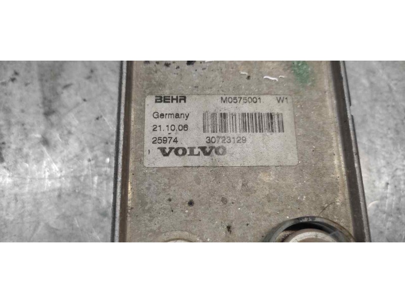 Recambio de enfriador aceite motor para volvo c30 d5 kinetic referencia OEM IAM 30723129  