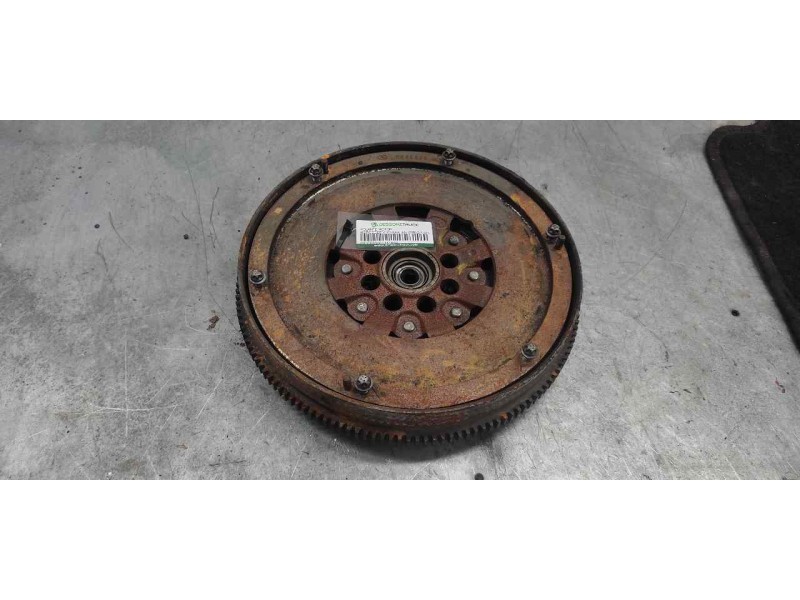 Recambio de volante motor para mercedes vito kasten (639) 2.1 cdi referencia OEM IAM A646030  