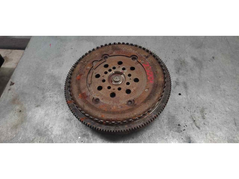 Recambio de volante motor para mercedes vito kasten (639) 2.1 cdi referencia OEM IAM A646030  
