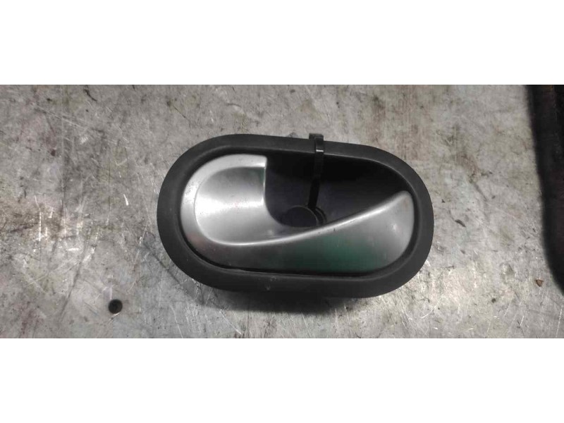 Recambio de maneta interior delantera izquierda para renault scenic ii authentique referencia OEM IAM 8200028487  