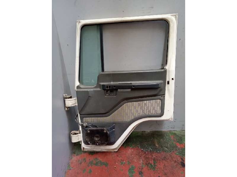 Recambio de puerta delantera derecha para nissan trucks m 130.17 referencia OEM IAM   
