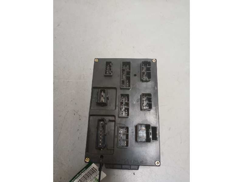 Recambio de caja reles / fusibles para iveco eurocargo tector 5.9 diesel referencia OEM IAM 504050822 A223 