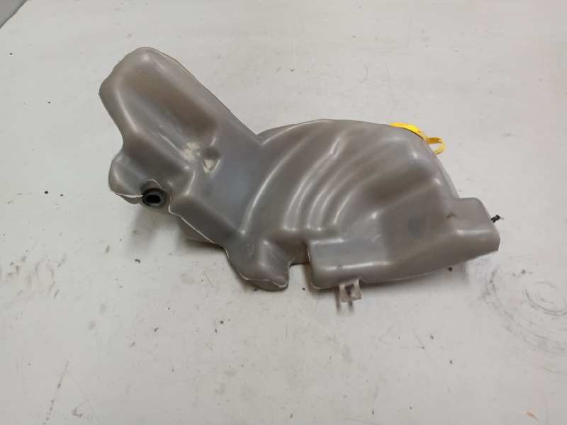 Recambio de deposito limpia para nissan cabstar e referencia OEM IAM 28902F3900  