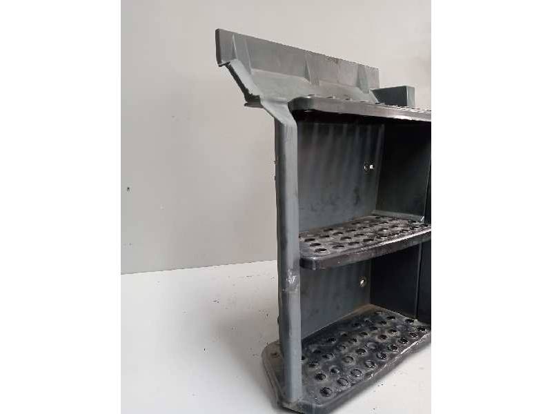 Recambio de peldaño izquierdo para man m 2000 l/m 2000 m 14.xxx e2 6.9 diesel referencia OEM IAM 85612100032  