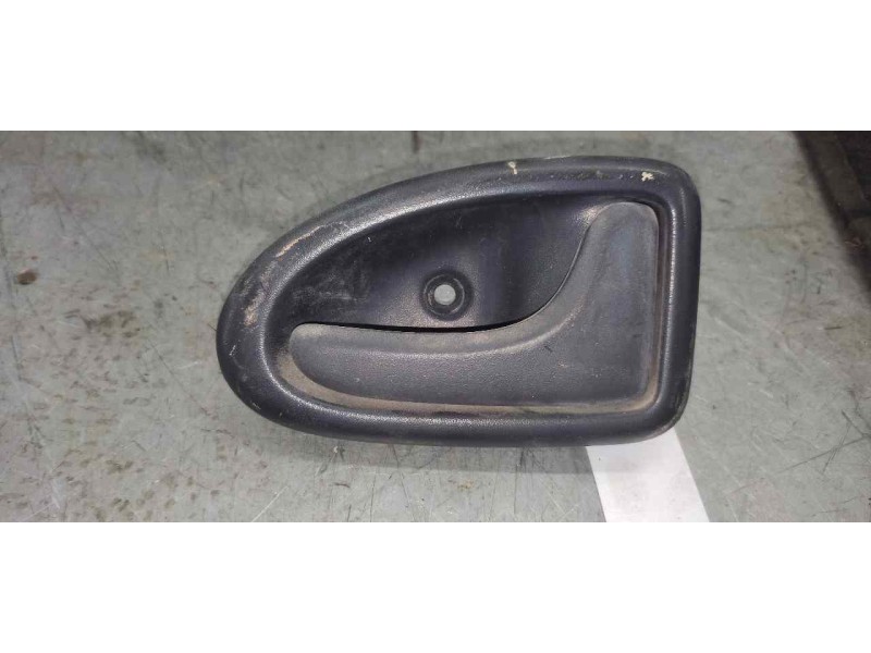 Recambio de maneta interior delantera derecha para renault trafic combi (ab 4.01) referencia OEM IAM   